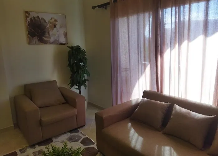 Sunny Lakes 2-bedroom With Pool & Mountain View *