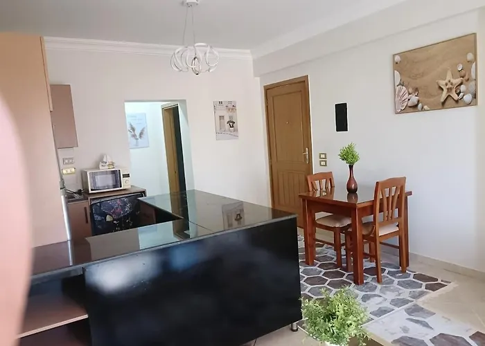 Sunny Lakes 2-bedroom With Pool & Mountain View Apartment