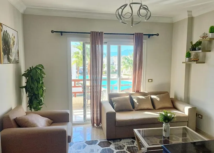 Sunny Lakes 2-bedroom With Pool & Mountain View Apartment *