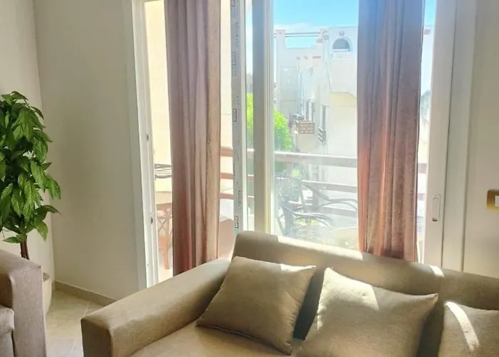 Sunny Lakes 2-bedroom With Pool & Mountain View *